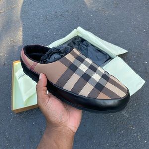 BURBERRY
Northaven Slipper size 44